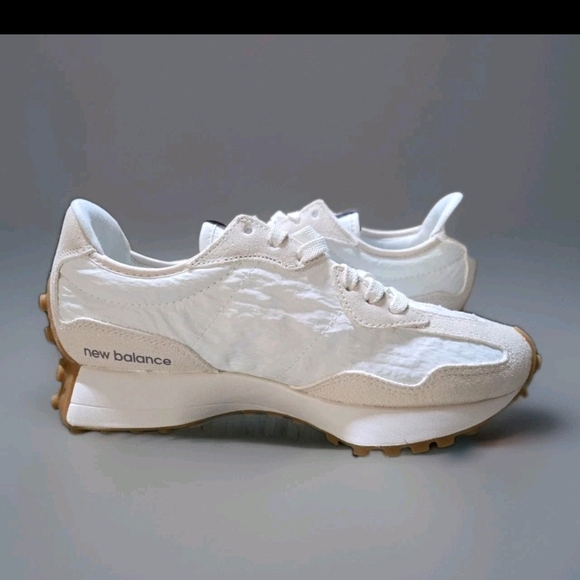 Women's New Balance 327 - White/Beige - Picture 2 of 5